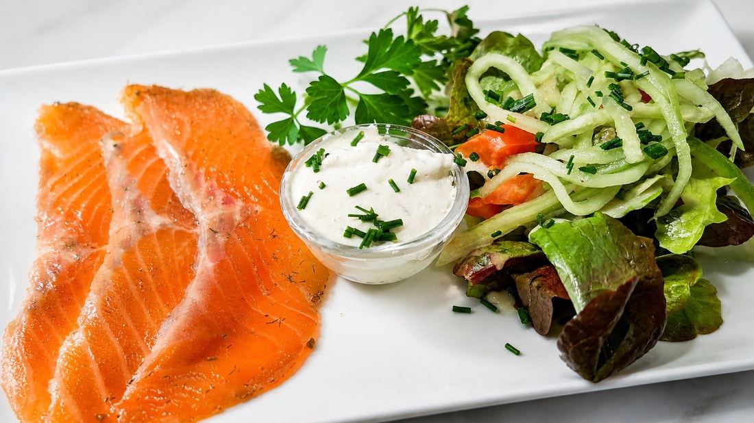 Saumon fumé et salade